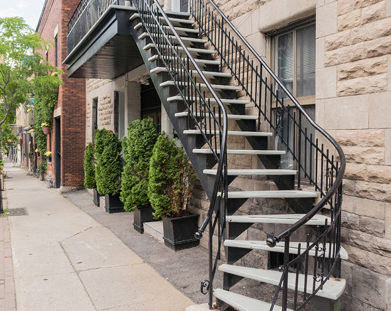 Maçonnerie d'un bâtiment à Montréal